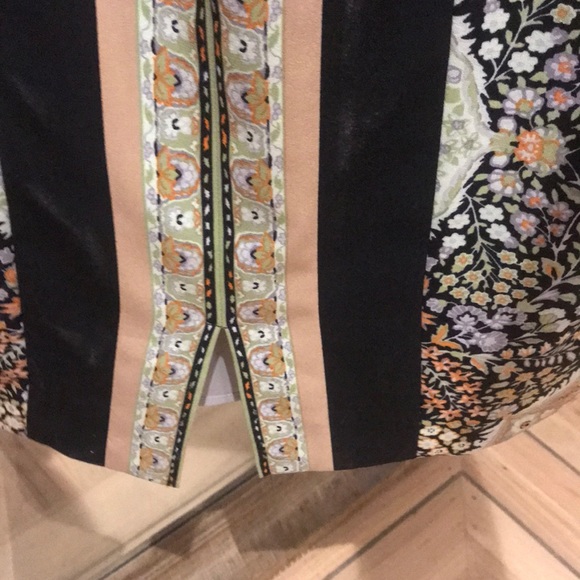 BCBG dress, hardly worn. Beautiful print. - Picture 7 of 7